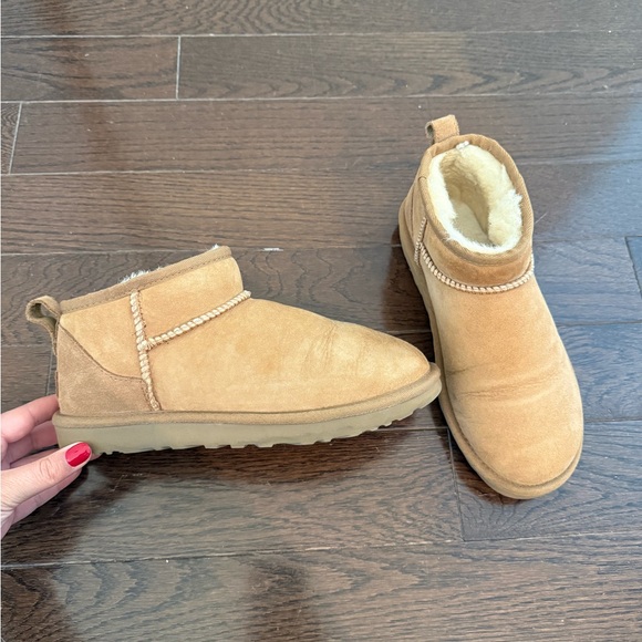 UGG Women Classic Ultra Mini Boot - Picture 4 of 7